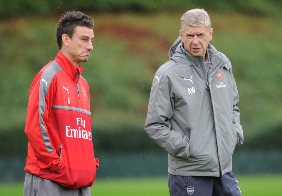  Wenger took training today on the 20th anniversary of his appointment