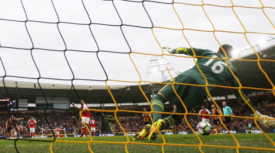  Eldin Jakupovic palmed away Alexis Sanchez's penalty