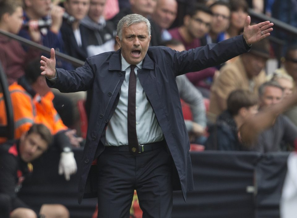  Mourinho screams at his players during the 3-1 defeat to Watford