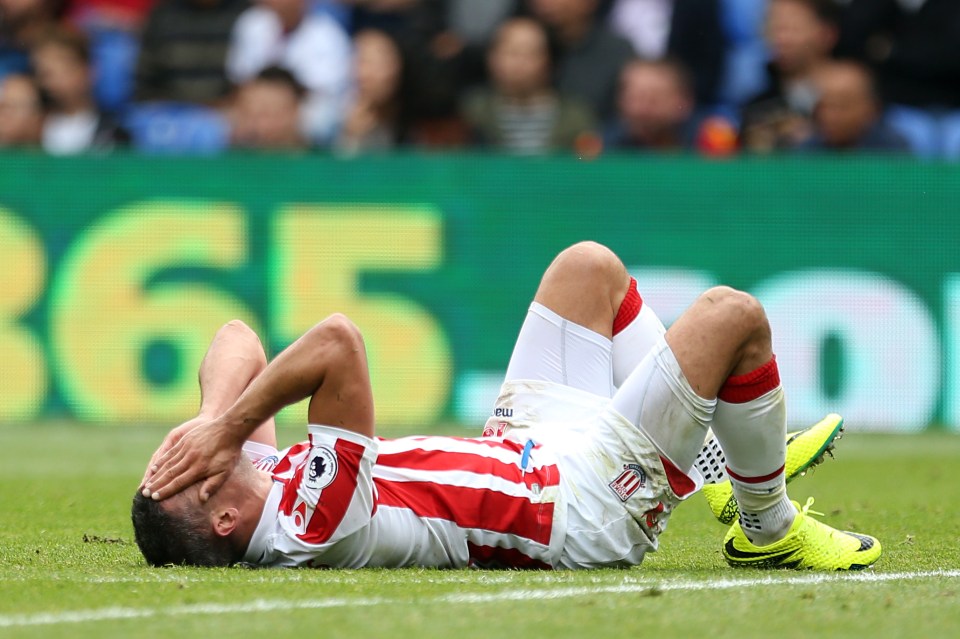  Jonathan Walters will not play against West Brom after suffering an ankle injury