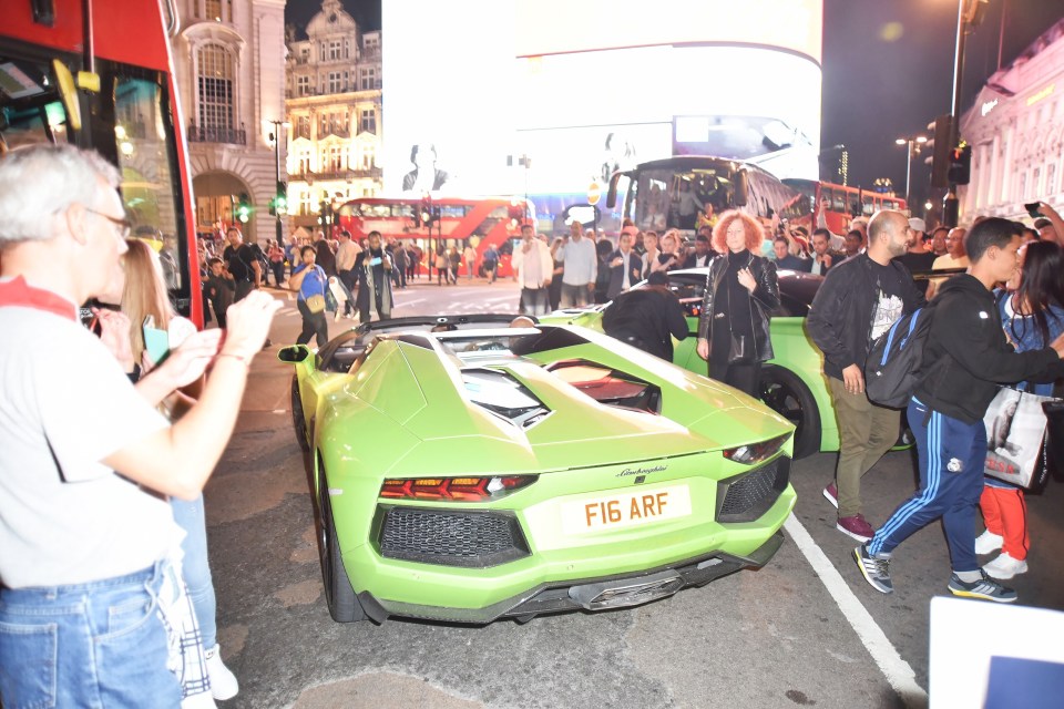  Anyone wishing to emulate the owners of a Lamborghini Aventador would need at least £260,000