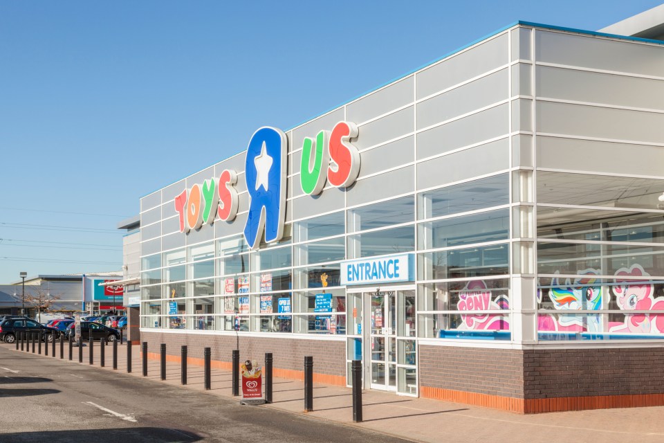  Toys R Us have released a list of their "Superstar" toys that kids will be pestering their parents to buy for them