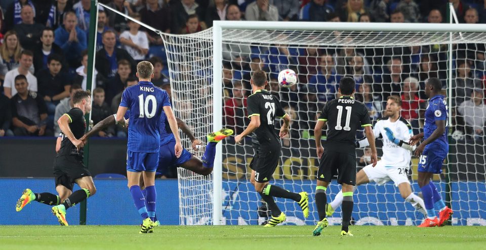  Gary Cahill pulls one back for Chelsea at the end of the first half