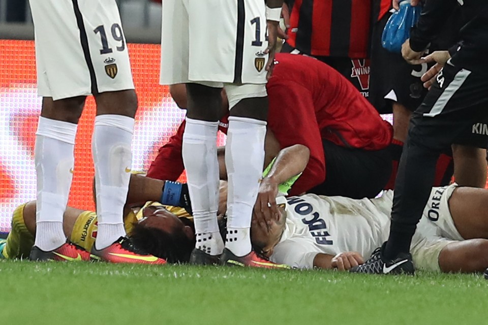  Falcao was knocked to the ground by Nice keeper Yoan Cardinale