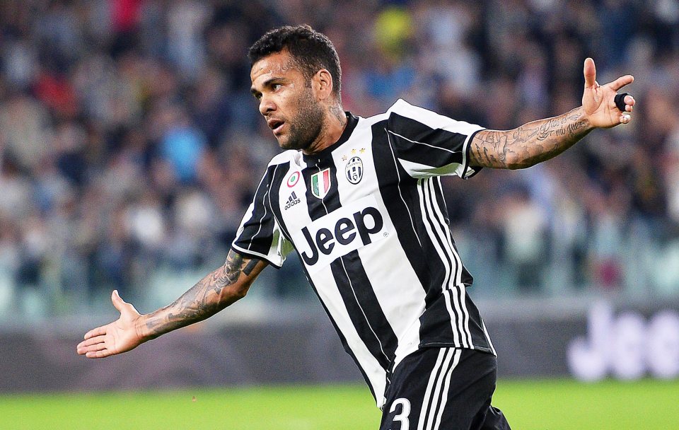  Dani Alves was preferred to Cuadrado against Cagliari