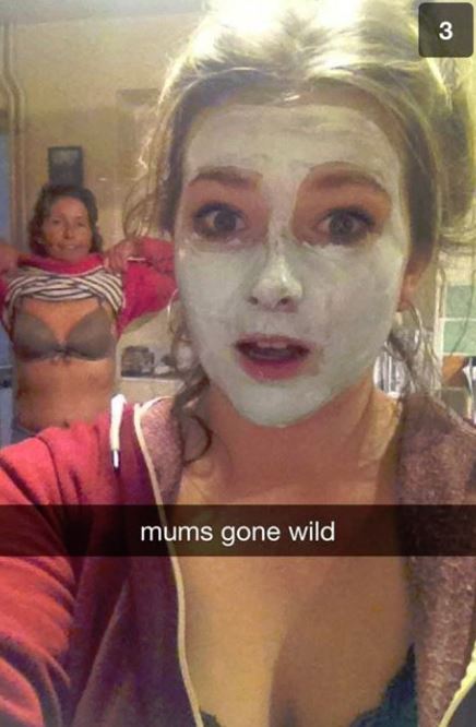  This mum who embarrassed her daughter by jumping in the back of her photo