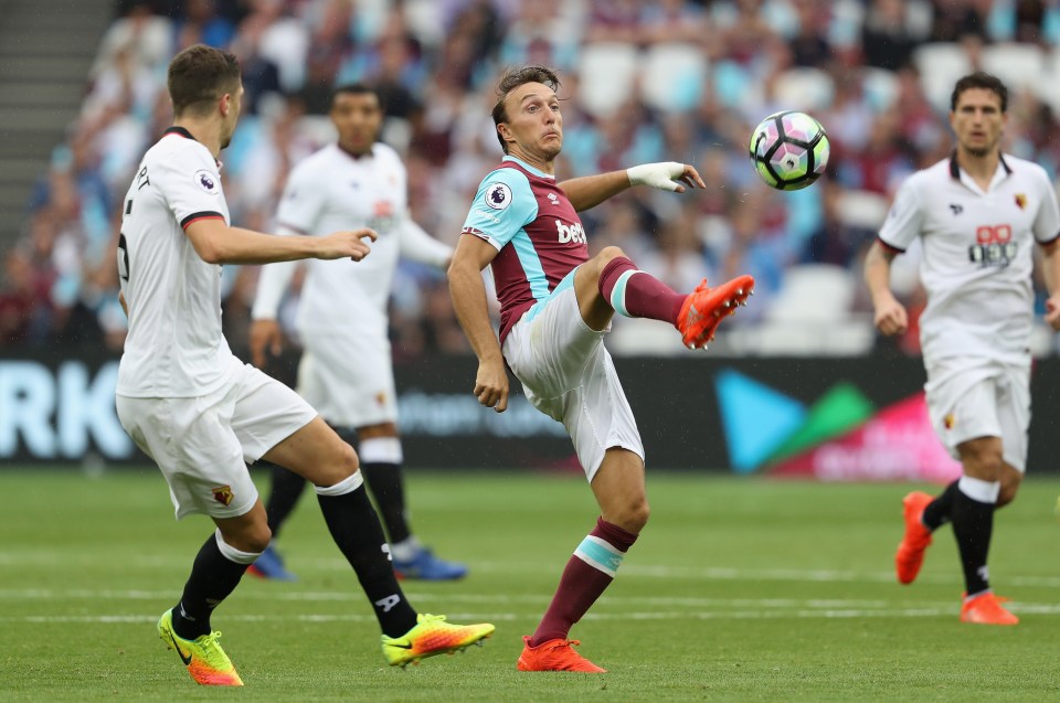  Mark Noble fails to control the ball during 4-2 loss at the London Stadium