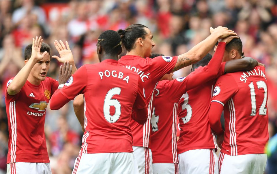  Manchester United players celebrate after a massive victory over champions, Leicester