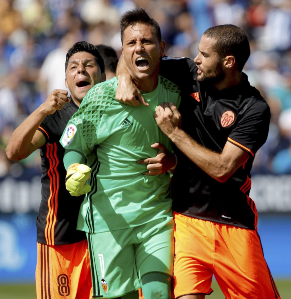 Diego Alves celebrates record-breaking La Liga penalty save