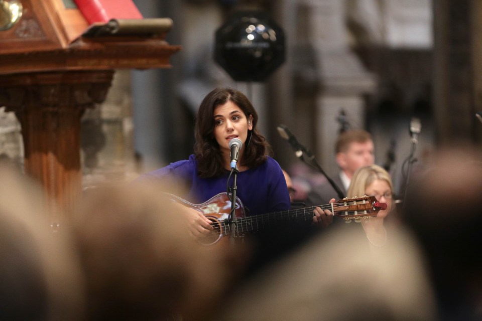  Katie Melua performed Closest Thing To Crazy