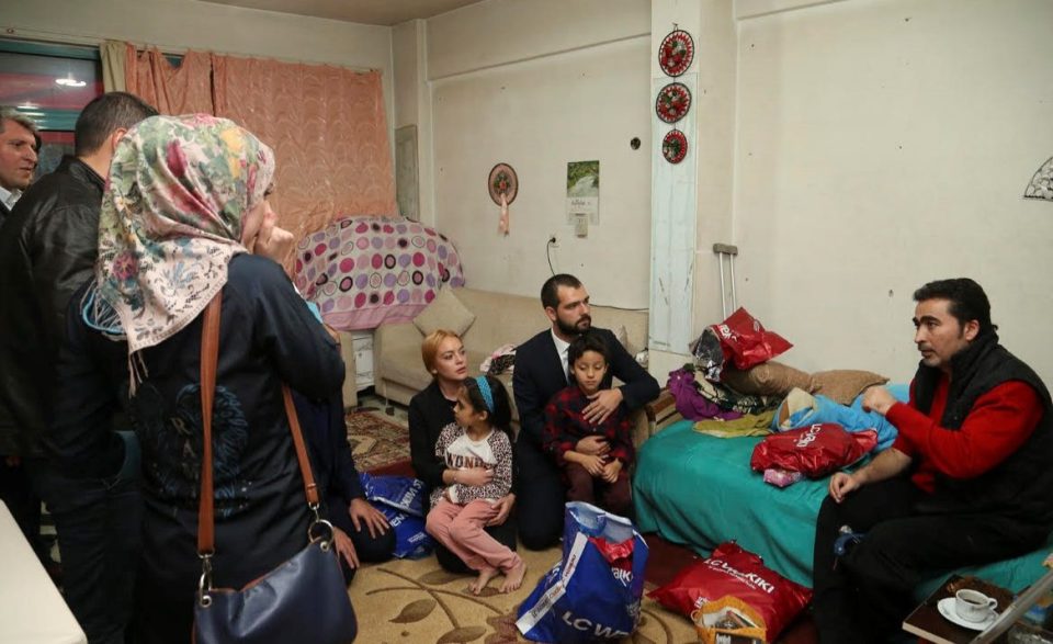  Lohan visited a group of migrants in their home, and also did a meet and greet at a hospital built for refugees from the war torn country at Sultanbeyli suburb of Istanbul