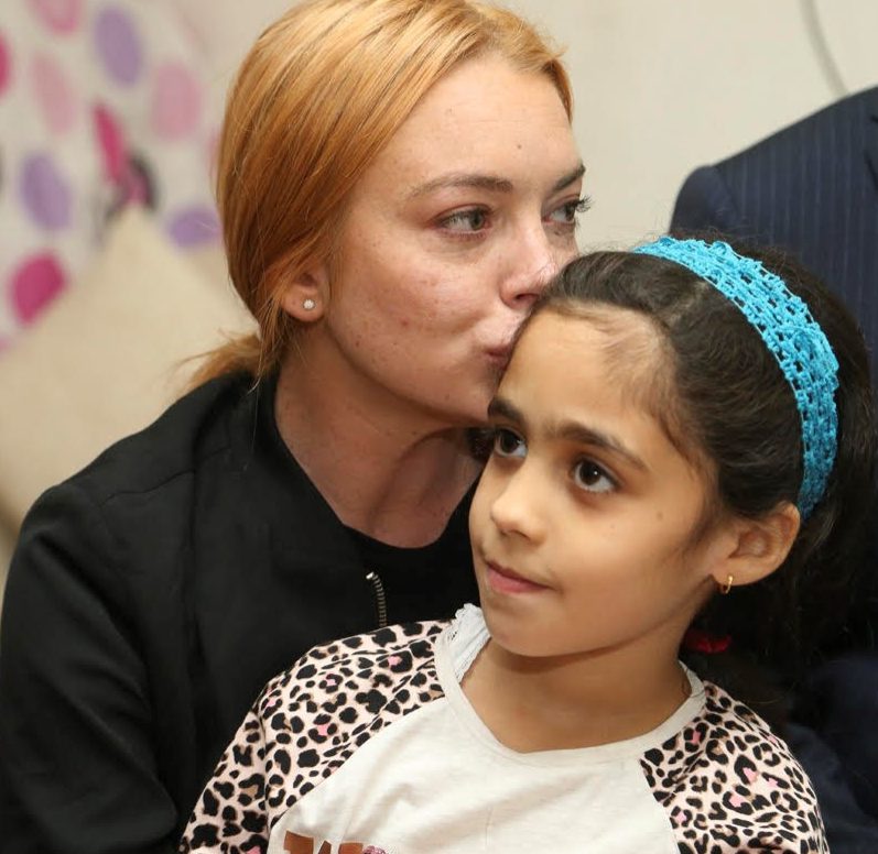  Lindsay Lohan was moved to tears when she met a group of Syrian refugees at a Turkish hospital