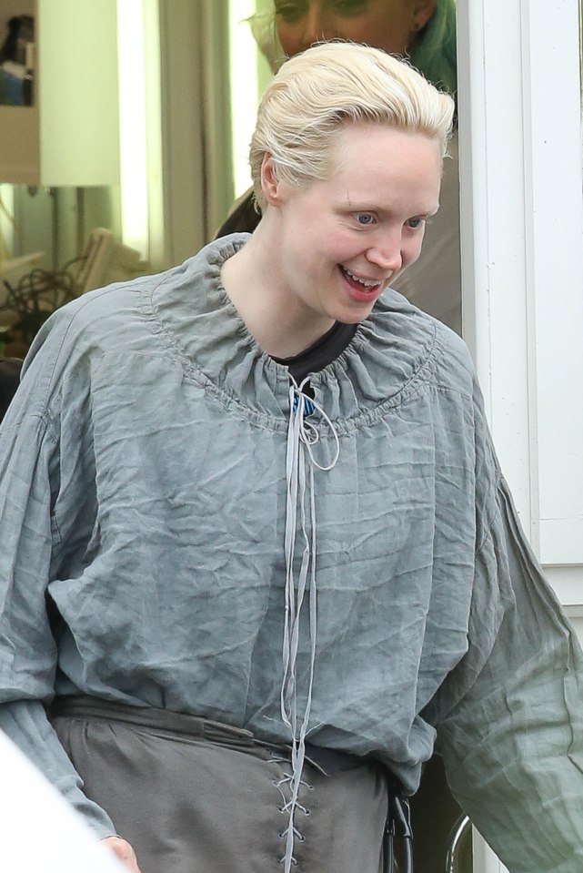  Gwendoline Christie, who plays Brienne of Tarth, wore a similar outfit to Kit's