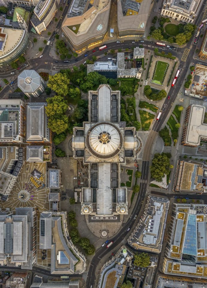  Sir Christopher Wren's masterpiece St Paul's Cathedral is surrounded by modern buildings