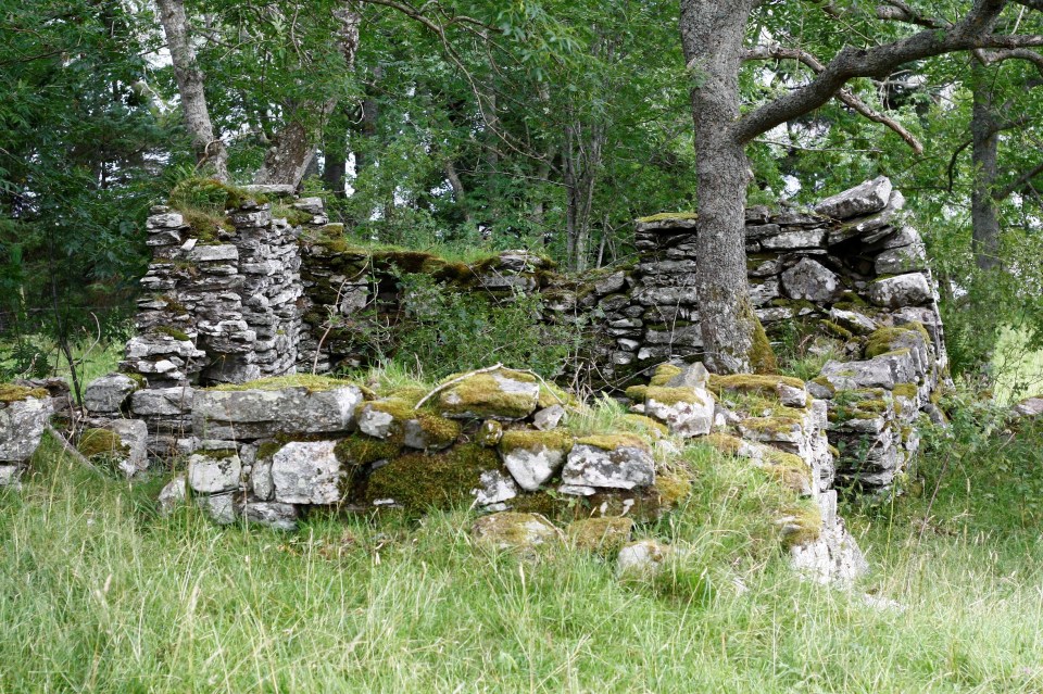  The ancient village of Lawers dates back to the 1600s