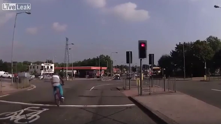  Dashcam footage shows the cyclist about to jump the red light