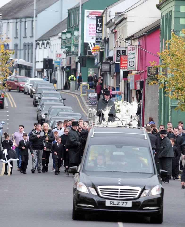  Thousands flocked from all over the world for the funeral of the 'Queen of Travellers'