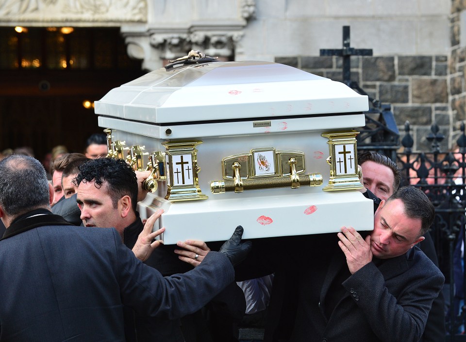  Before her death on Saturday thousands had flocked to her home to say their farewells