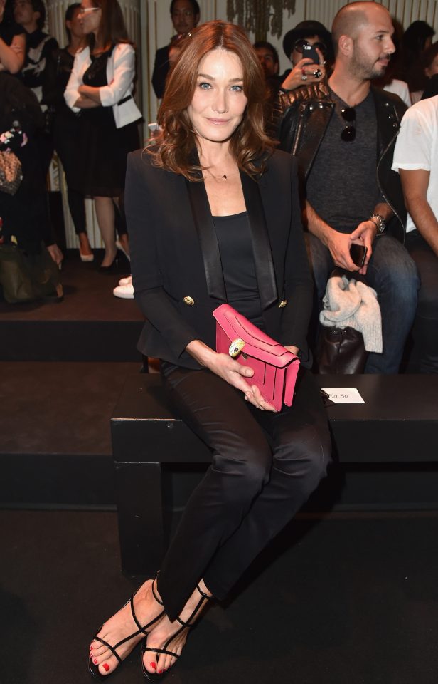  Carla Bruni looked stunning in black