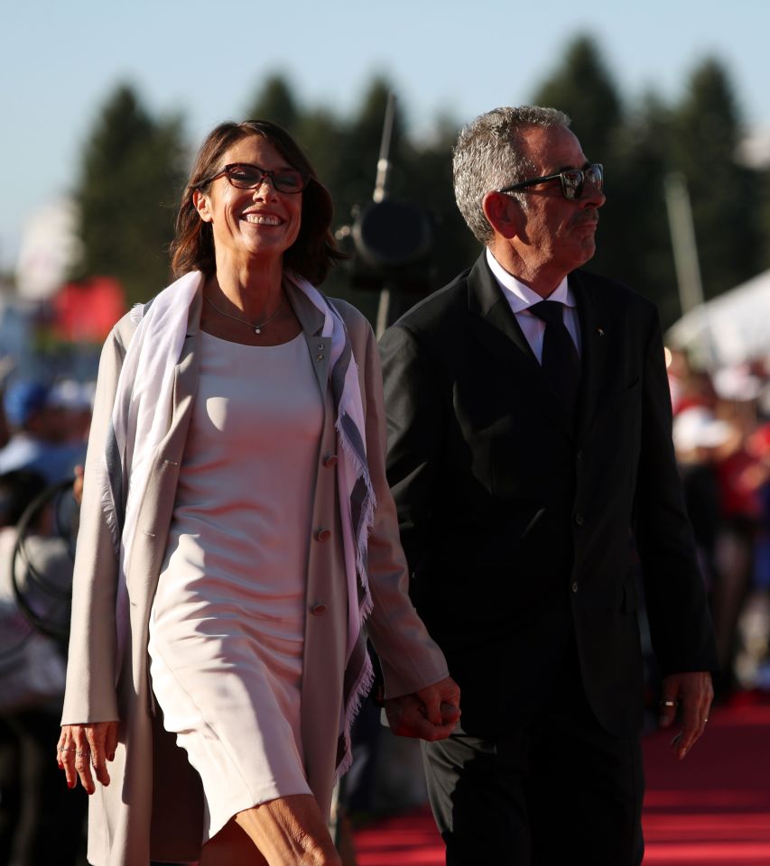  Assistant captain Sam Torrance and his wife, actress Suzanne Danielle