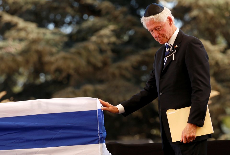  Ex-US President Bill Clinton returned for a second day to pay his final respects to Shimon Peres