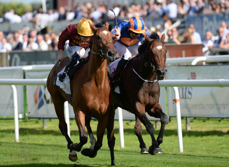  Simple Verse (left) bounced back to form at Doncaster