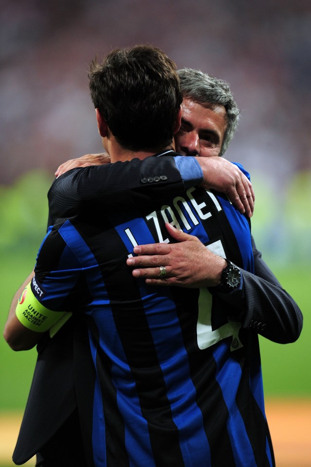 MADRID, SPAIN - MAY 22: Head coach Jose Mourinho and Javier Zanetti of Inter Milan celebrate their team's victory at the end of the UEFA Champions League Final match between FC Bayern Muenchen and Inter Milan at the Estadio Santiago Bernabeu on May 22, 2010 in Madrid, Spain. (Photo by Shaun Botterill/Getty Images)