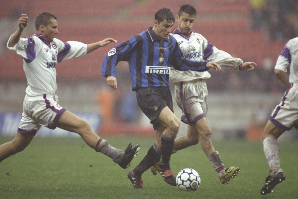 Nov 1996: Javier Zanetti of Inter (centre) takes on the Fiorentina defence during the Serie A match between Inter Milan and Fiorentina at the San Siro Stadium in Milan, Italy. Mandatory Credit: Claudio Villa/Allsport