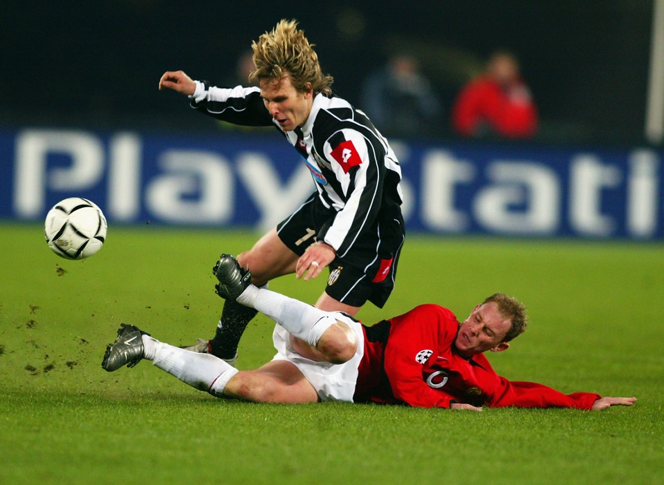  Pavel Nedved in action against Manchester United, who he wishes he'd joined