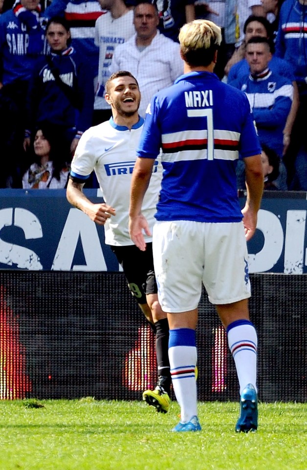  Mauro Icardi and Maxi Lopez clash during Sampdoria-Inter match in 2014