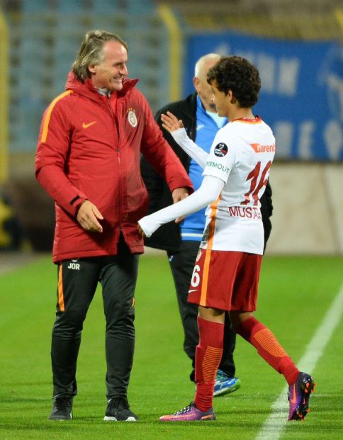  Galatasaray's 14-year-old, Mustafa Kapi, makes his debut for the Turkish club