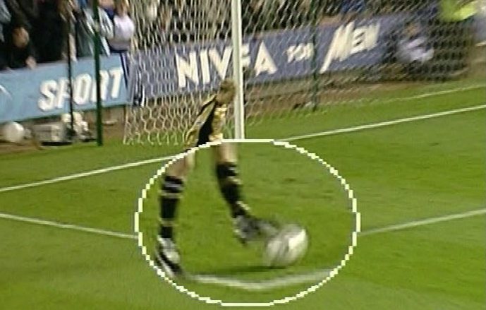  The moment that the goalkeeper let the ball slip under his foot