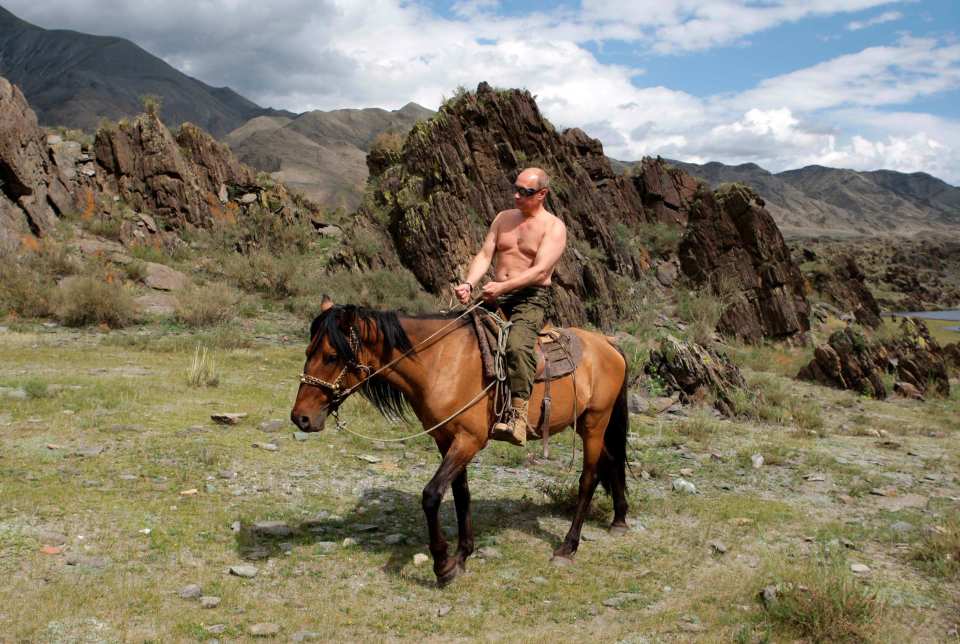  Vladimir Putin rides a horse in southern Siberia's Tuva region on August 3, 2009