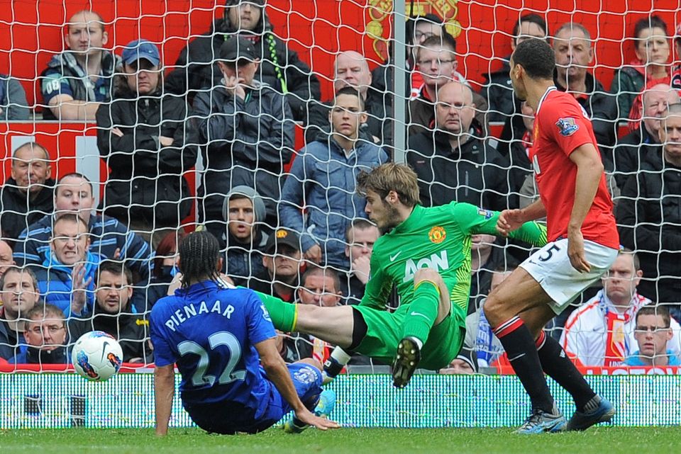  Steven Pienaar scores the eighth an en epic 4-4 draw at Old Trafford in 2011-12