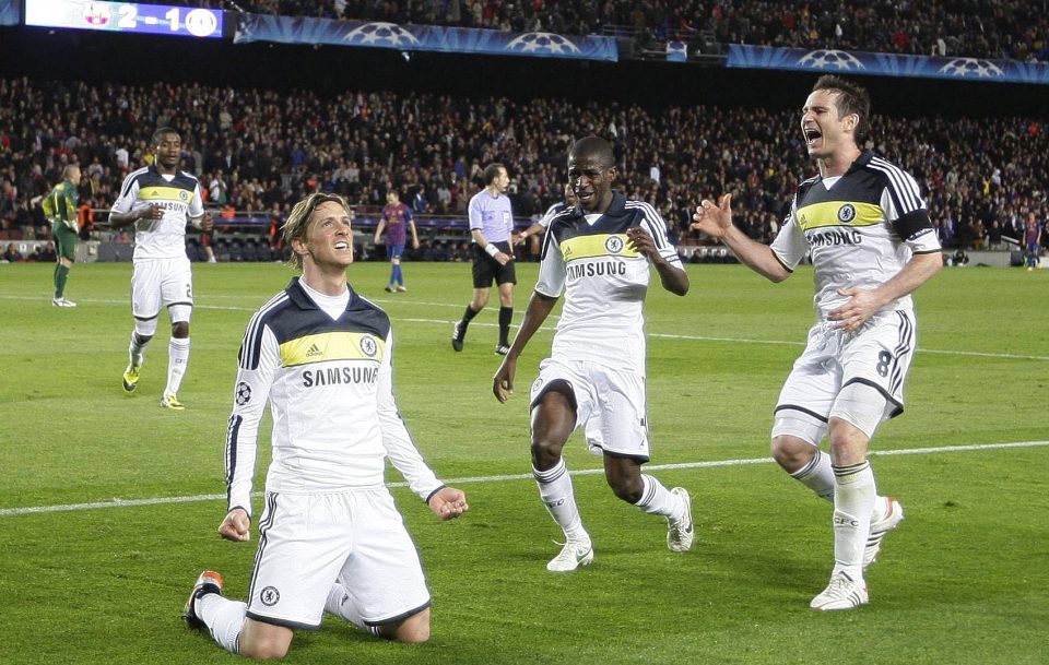  Chelsea players rush over to celebrate as Fernando Torres seals passage to final