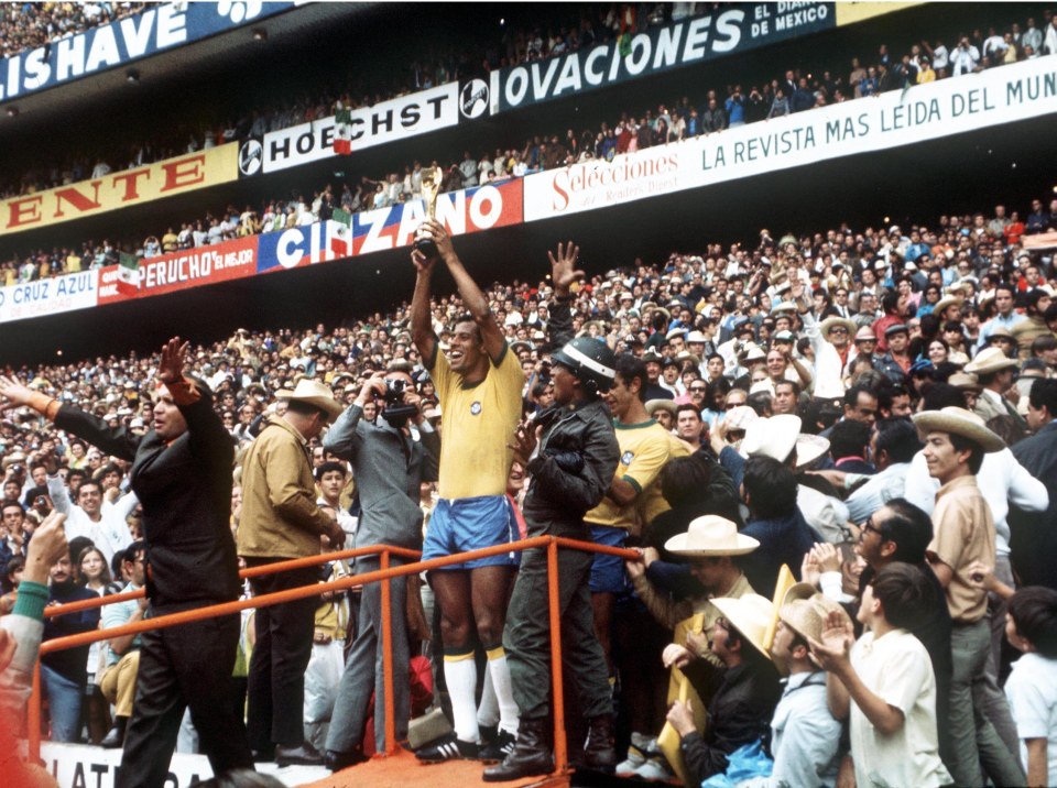  Carlos Alberto lifts the World Cup