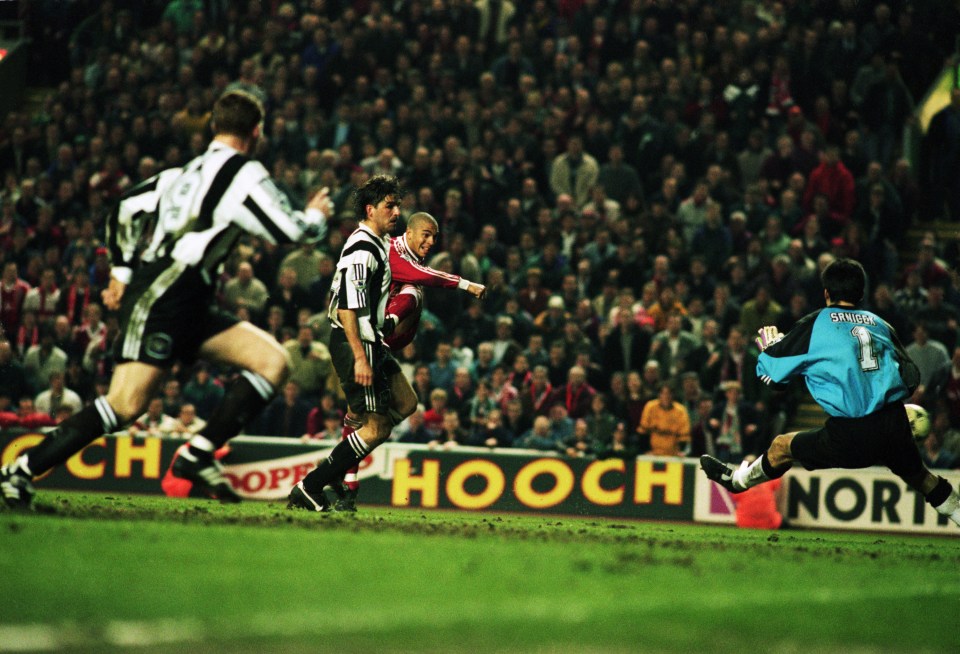  Stan Collymore makes it 4-3 to Liverpool in what is considered Prem's best match