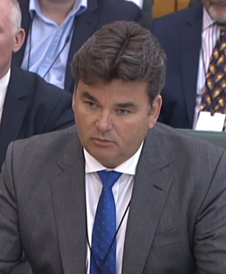  Sir Philip Green's report defends the sale of the firm to Dominic Chappell as an "honest mistake"