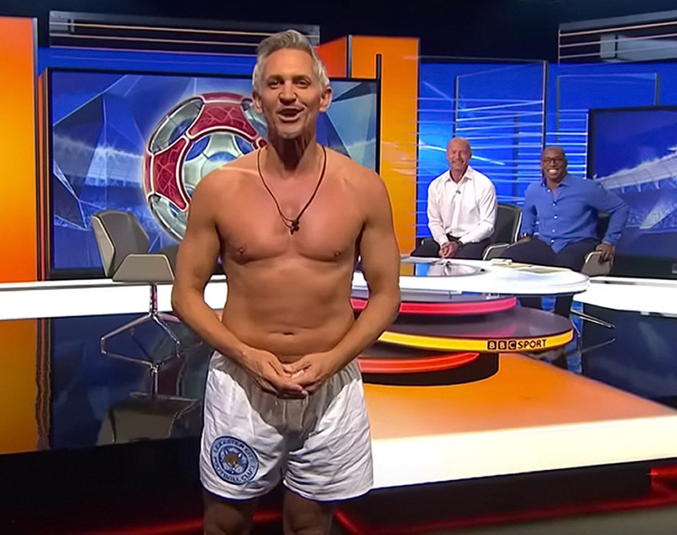  Gary Lineker lost a bet at the beginning of the season presenting Match of the Day in his pants