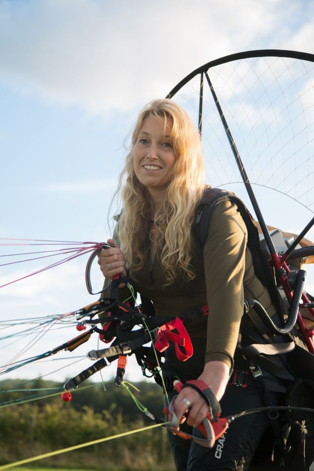  This woman was going to fly alongside some swans as they migrated from Russia to the UK ... she failed