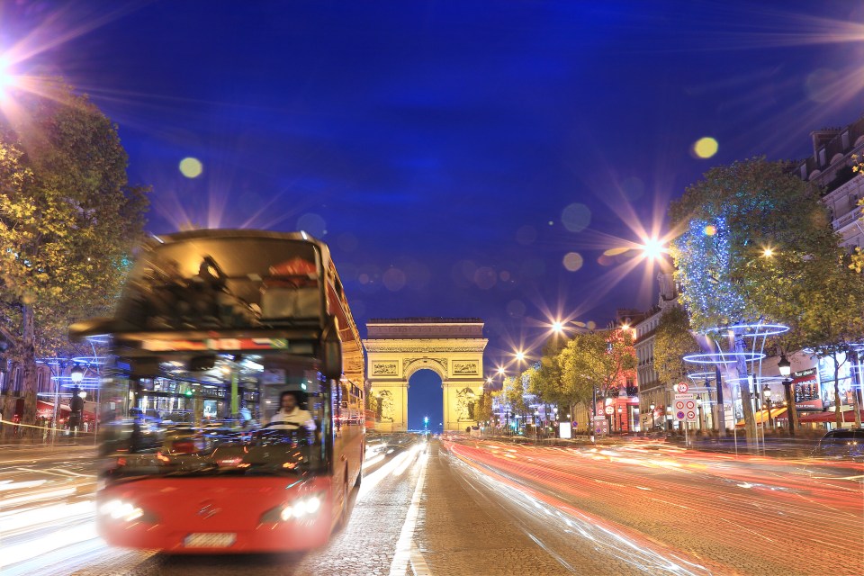  The flat is close to the Arc de Triomphe in central Paris