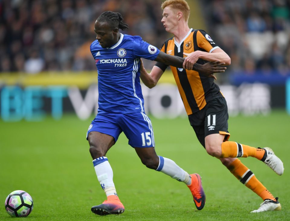  Midfield tussle between the Blues Victor Moses and Hull's Sam Cluca