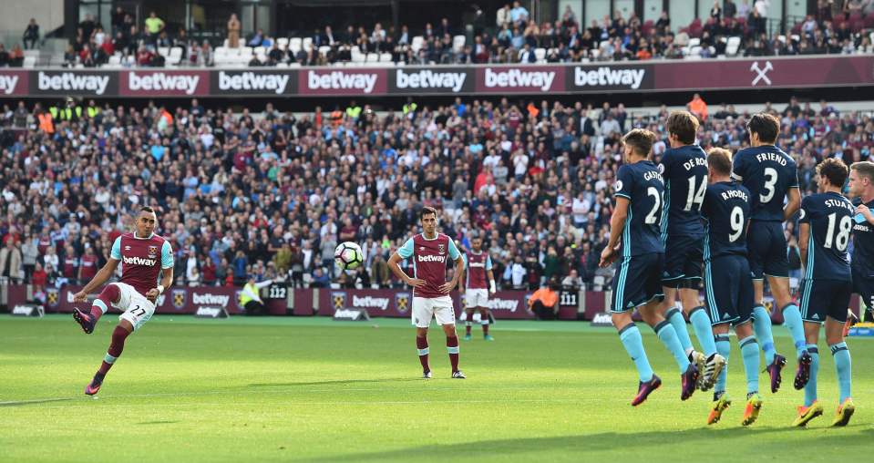  Payet had a good chance to win the game with a late free-kick