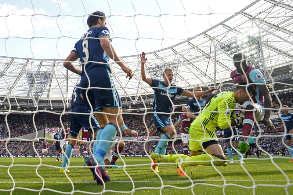  West Ham had earlier drawn 1-1 with Middlesbrough at the London Stadium