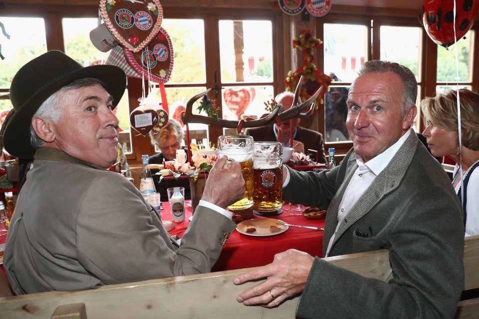  Rummenigge shares a beer with Bayern boss Carlo Ancelotti