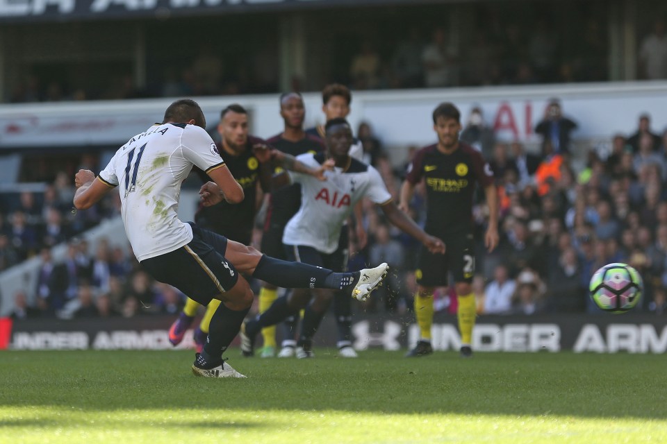  Erik Lamela missed a penalty to put Tottenham 3-0 up