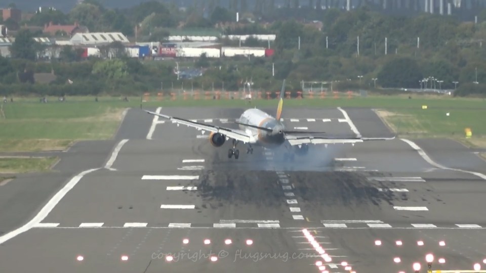  Caught in a crosswind ... plane makes crooked landing due to severe conditions