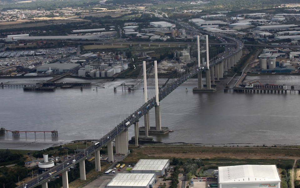  Queen Elizabeth II bridge ... a car fire caused traffic chaos on Sunday afternoon