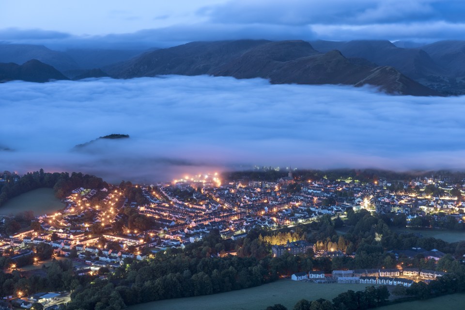  A British landscape photographer captured these spectacular photographs of a sunrise in the Lake District