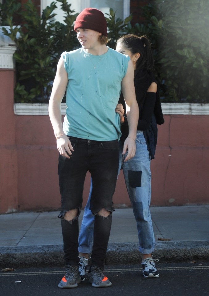  Brooklyn wore a paint-splattered turquoise tee and ripped jeans